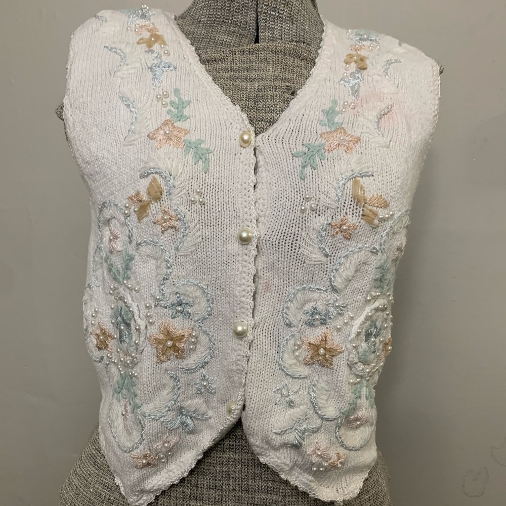 Vintage 80s Embroidered Pearl Button White Knit Vest